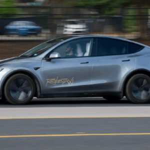 马斯克确认奥斯汀无人驾驶Robotaxi测试正在进行！特斯拉股价收高3.5%，今年累计上涨18 ...