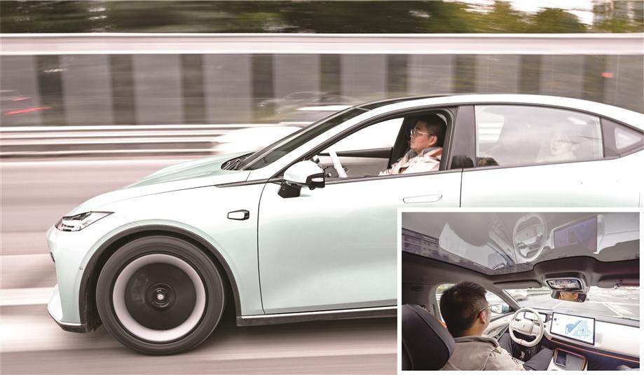 【图片新闻】    首辆获得L3级自动驾驶号牌车辆在重庆上路