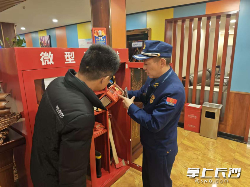 宁乡消防在检查中。 长沙晚报通讯员 方圆 摄