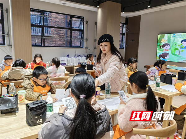 道县举办“绿书签”现场绘画活动 共护未成年人健康成长