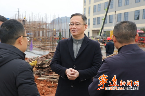 毛政：凝心聚力推项目 实干担当谋发展2_副本500.jpg