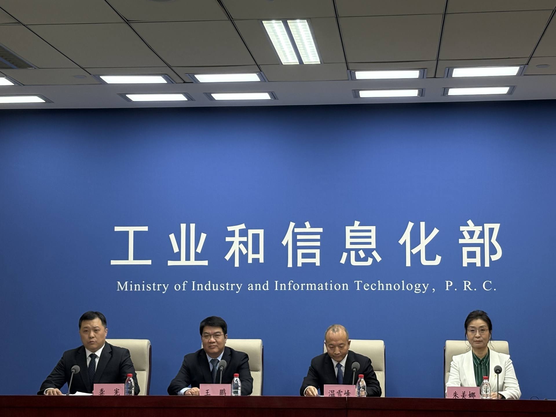 你以为的新能源车“变废为宝”，可能是“埋下隐患”！工信部为废旧动力电池划定终点站 ...