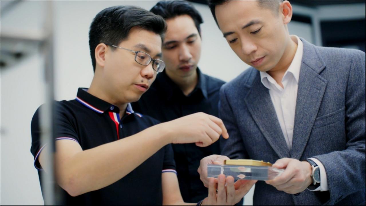 量旋科技创始人兼CEO项金根（左一）